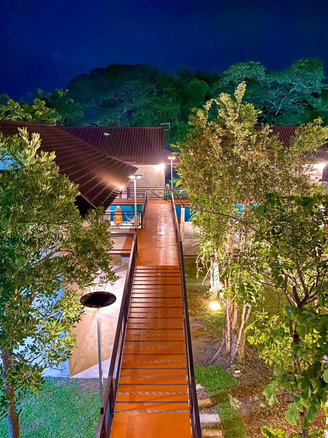 บ้านต้นไม้โฮมสเตย์อุทัยธานี Exterior photo